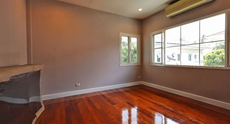 For sale 4 bedrooms house in Phasi Charoen, Bangkok