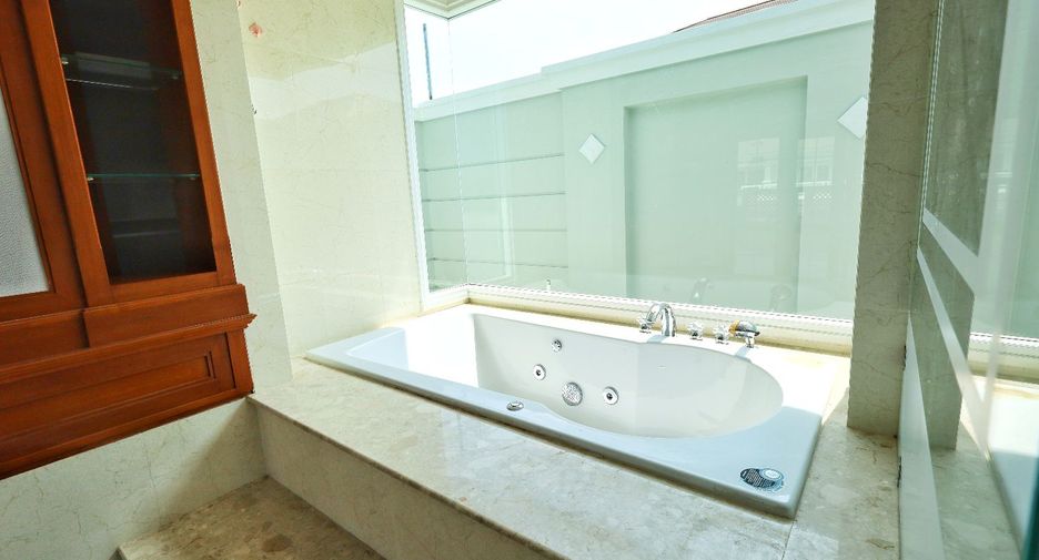 For sale 4 bedrooms house in Phasi Charoen, Bangkok