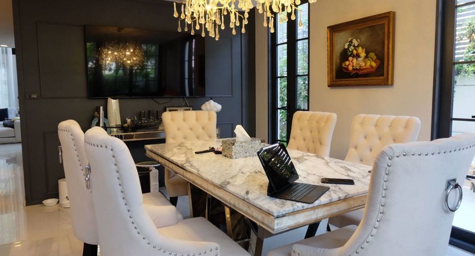Haus zur Miete mit 4 Zimmer in Watthana, Bangkok