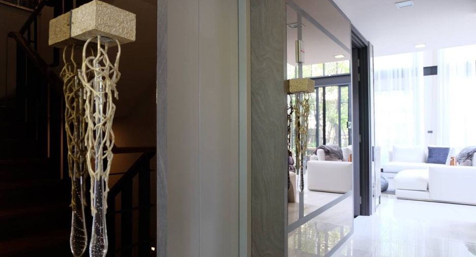 Haus zur Miete mit 4 Zimmer in Watthana, Bangkok