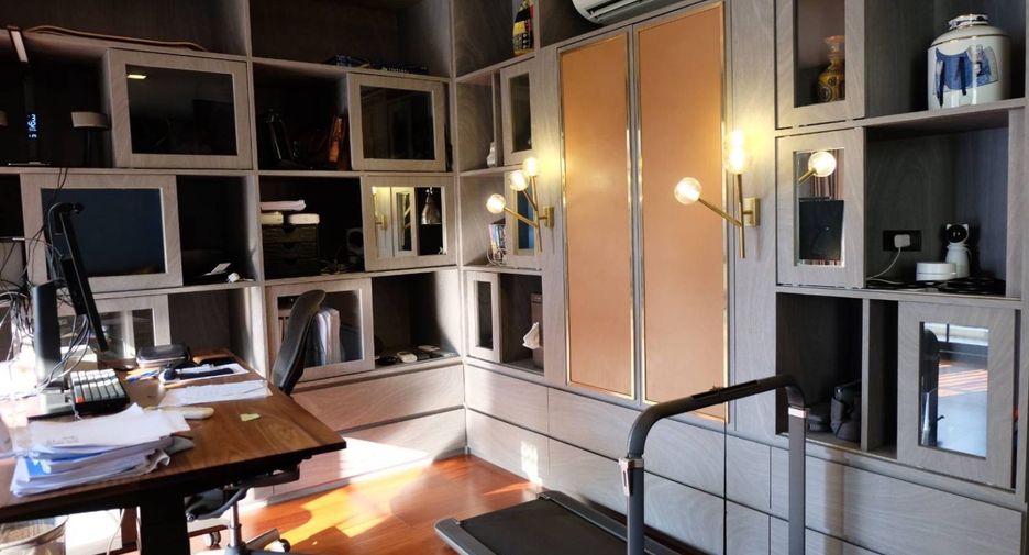 Haus zur Miete mit 4 Zimmer in Watthana, Bangkok