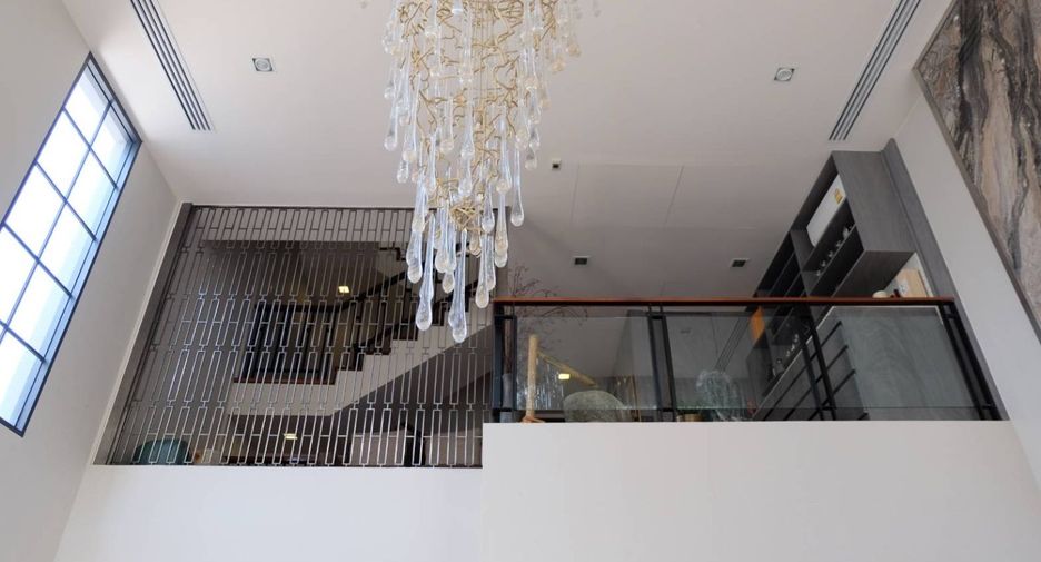 Haus zur Miete mit 4 Zimmer in Watthana, Bangkok