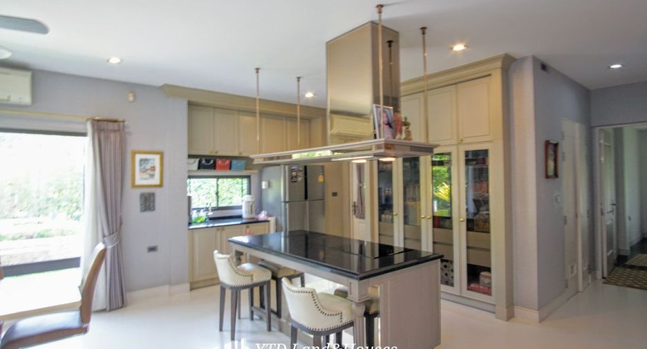 For sale 4 bedrooms house in Taling Chan, Bangkok