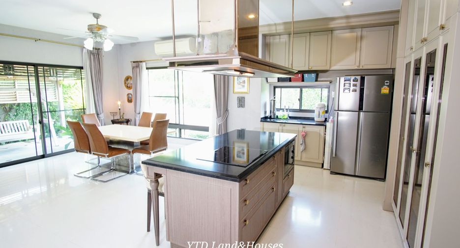 For sale 4 bedrooms house in Taling Chan, Bangkok