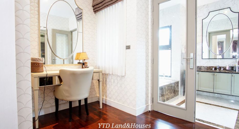 For sale 4 bedrooms house in Taling Chan, Bangkok