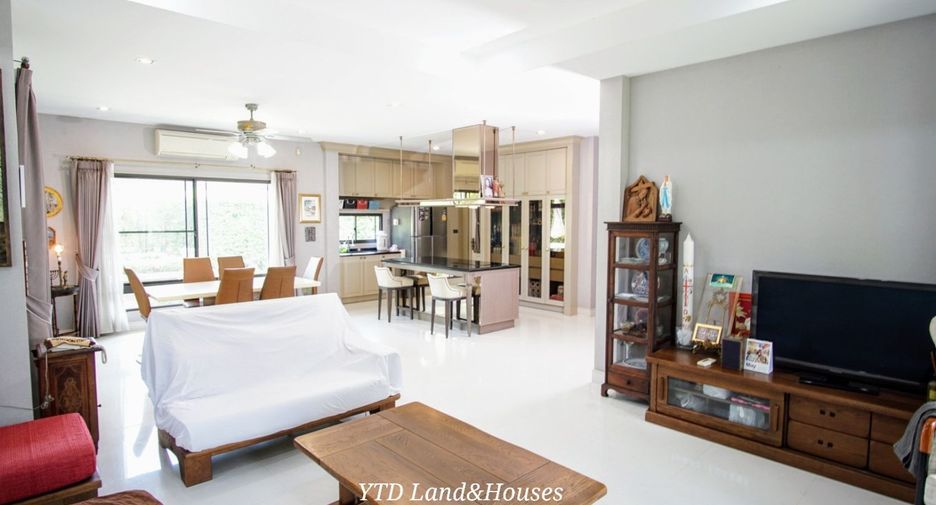 For sale 4 bedrooms house in Taling Chan, Bangkok