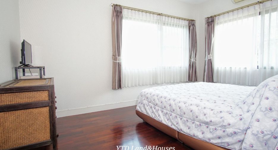 For sale 4 bedrooms house in Taling Chan, Bangkok