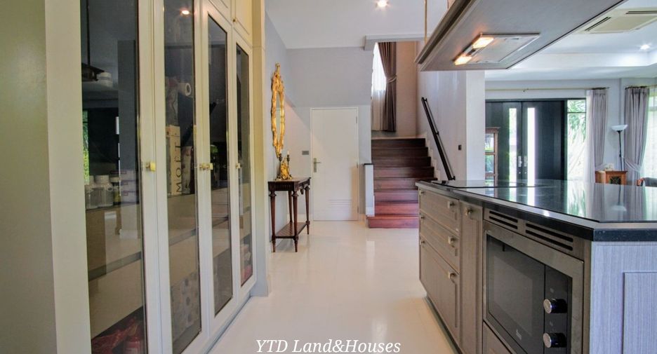 For sale 4 bedrooms house in Taling Chan, Bangkok