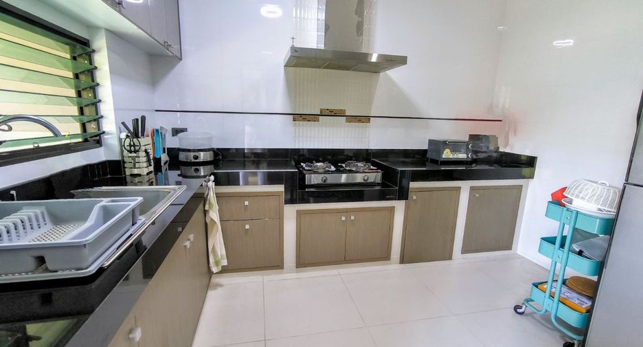 For sale 4 bedrooms house in Taling Chan, Bangkok
