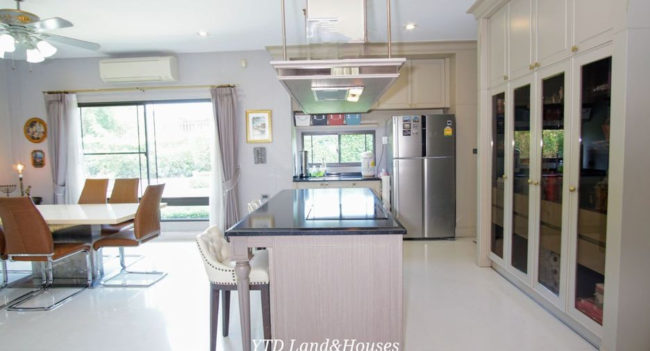 For sale 4 bedrooms house in Taling Chan, Bangkok