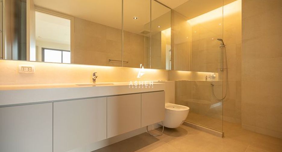 For sale 3 bedrooms condo in Yan Nawa, Bangkok
