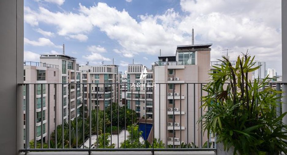For sale 3 bedrooms condo in Yan Nawa, Bangkok