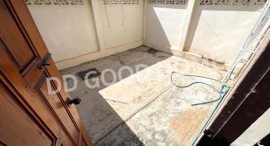 For sale 2 bedrooms retail Space in Sawankhalok, Sukhothai