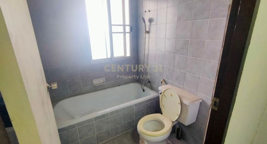 For rent and for sale 4 bedrooms townhouse in Chatuchak, Bangkok