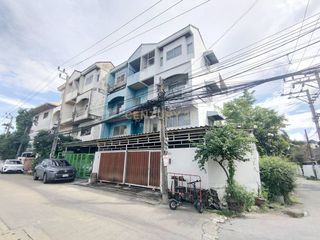 Reihenhaus zur Miete und zum Kauf mit 4 Zimmer in Chatuchak, Bangkok