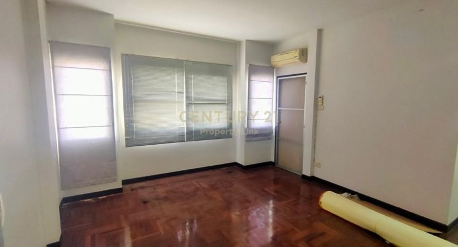 For rent and for sale 4 bed townhouse in Chatuchak, Bangkok
