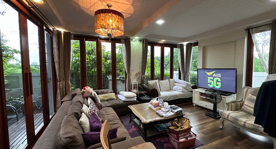 For sale 6 bedrooms house in Lat Krabang, Bangkok