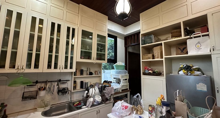 For sale 6 bedrooms house in Lat Krabang, Bangkok