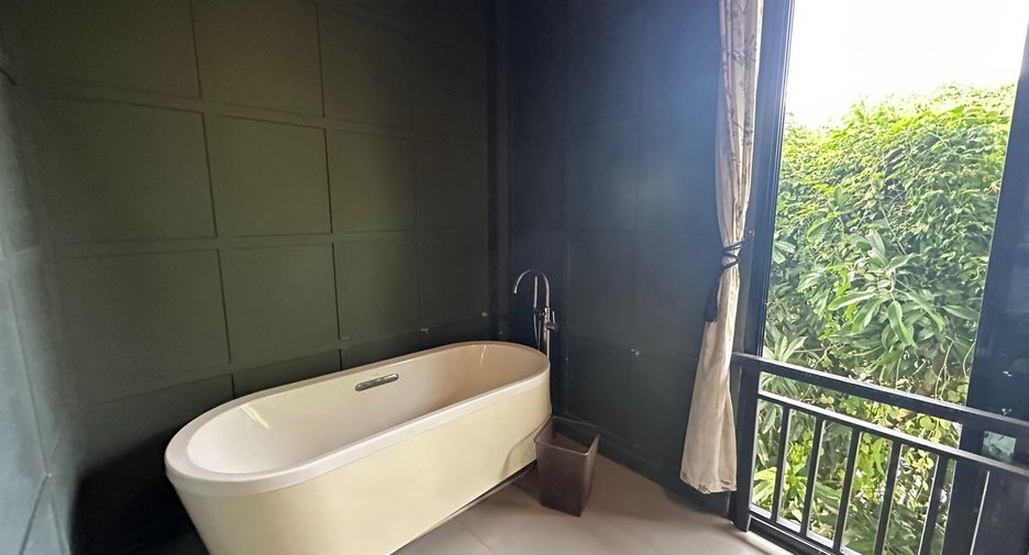 For sale 6 bedrooms house in Lat Krabang, Bangkok