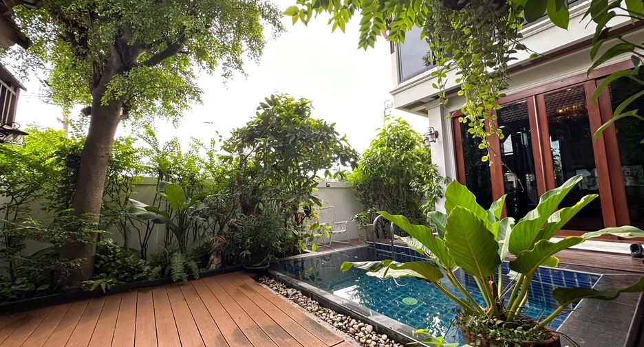 For sale 6 bedrooms house in Lat Krabang, Bangkok