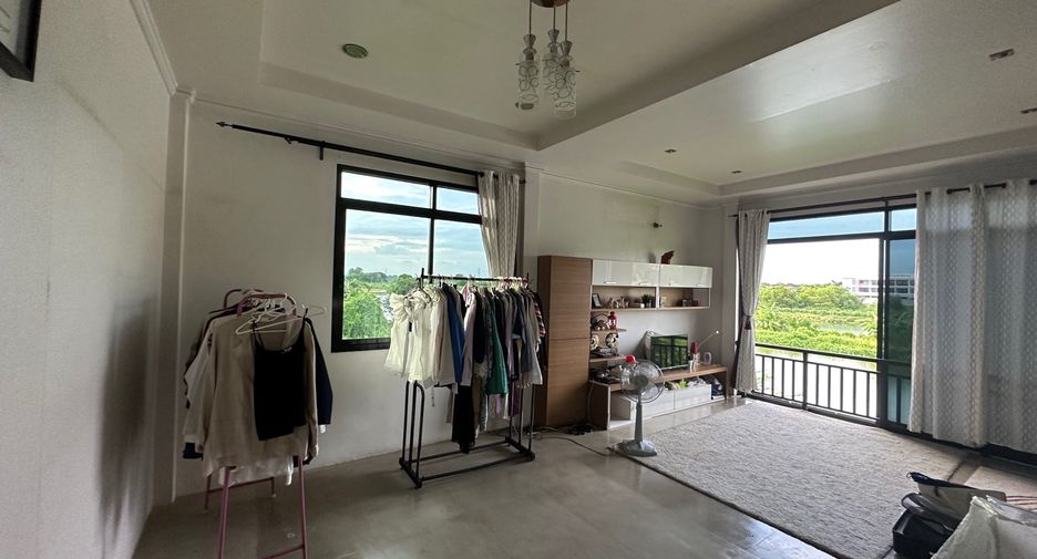For sale 6 bedrooms house in Lat Krabang, Bangkok