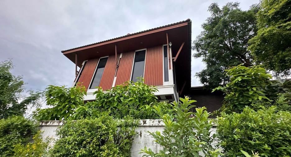 For sale 6 bedrooms house in Lat Krabang, Bangkok