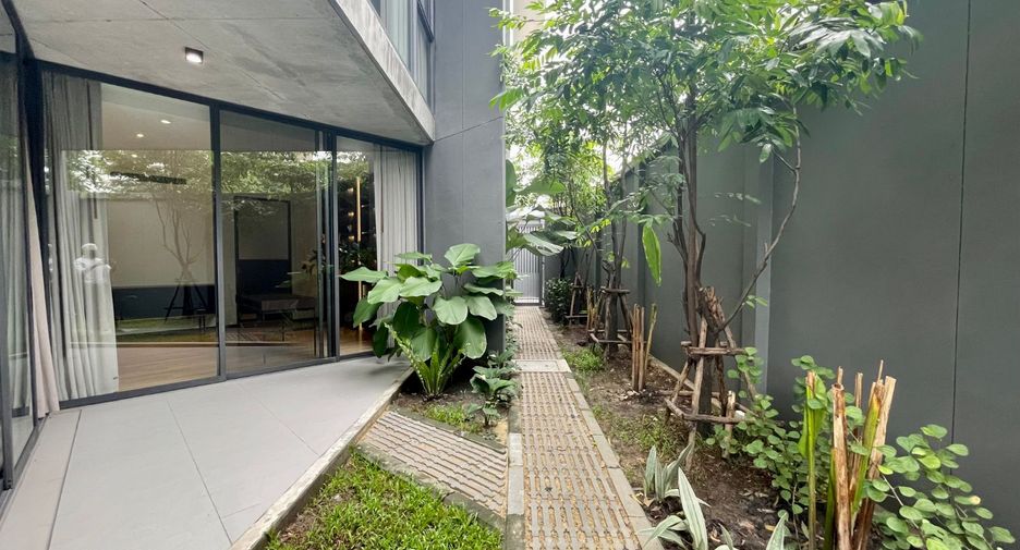 For rent 3 ベッドルーム apartment in Khlong Toei, Bangkok
