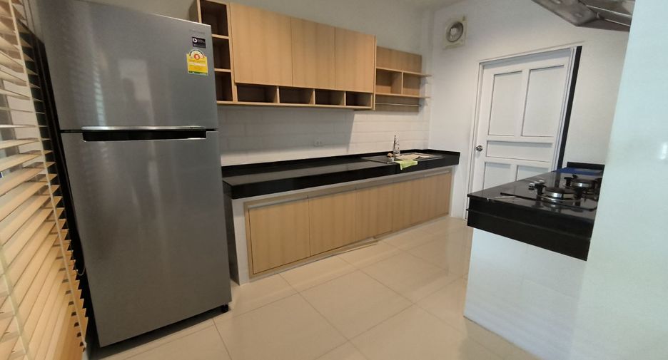 For rent and for sale 4 bedrooms house in Prawet, Bangkok