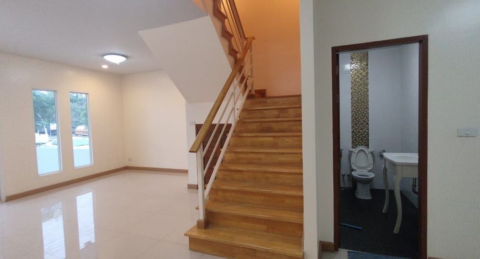 For sale 4 Beds townhouse in Mueang Udon Thani, Udon Thani