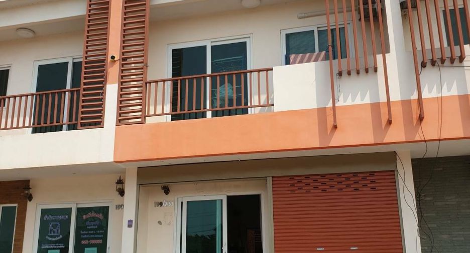 For sale 4 bed townhouse in Mueang Udon Thani, Udon Thani