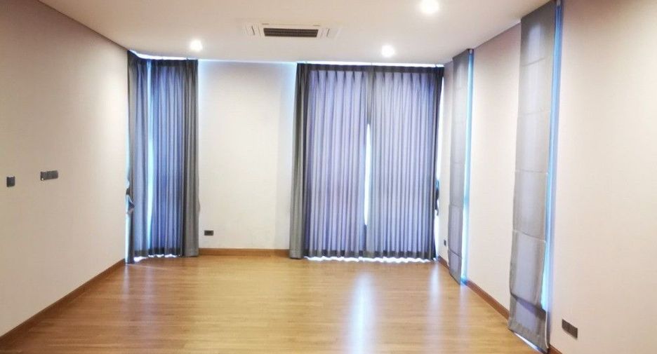 For rent 4 bedrooms house in Yan Nawa, Bangkok