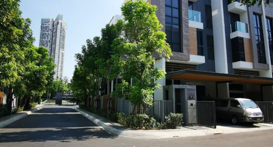 For rent 4 bedrooms house in Yan Nawa, Bangkok