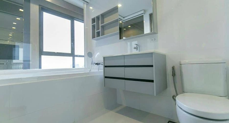 For rent and for sale 1 bed condo in Watthana, Bangkok
