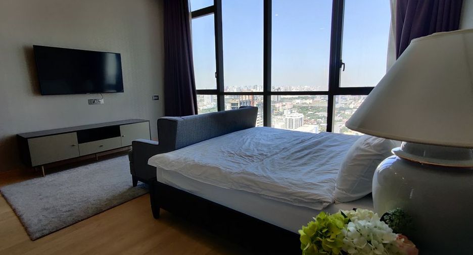 For rent 3 bedrooms condo in Watthana, Bangkok