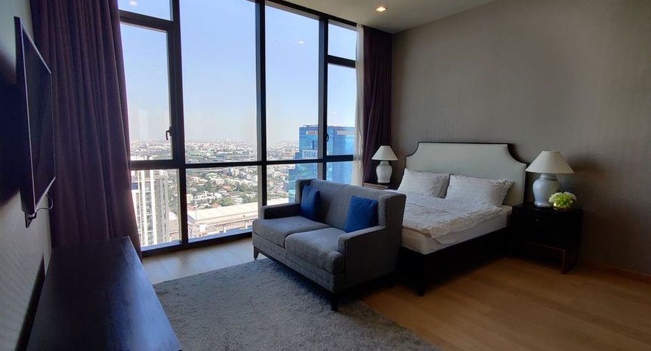 For rent 3 bedrooms condo in Watthana, Bangkok
