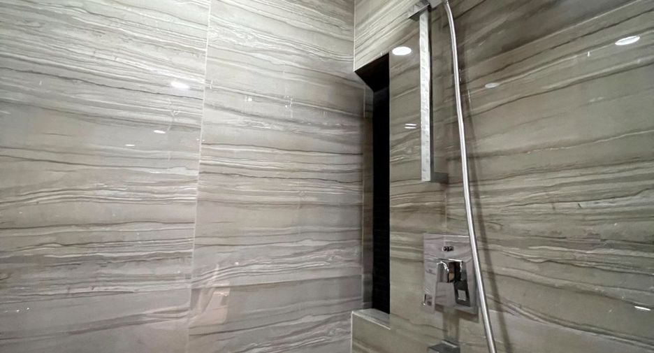 For sale 2 bedrooms condo in Pathum Wan, Bangkok