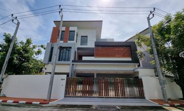 For sale 5 bedrooms house in Bang Phli, Samut Prakan