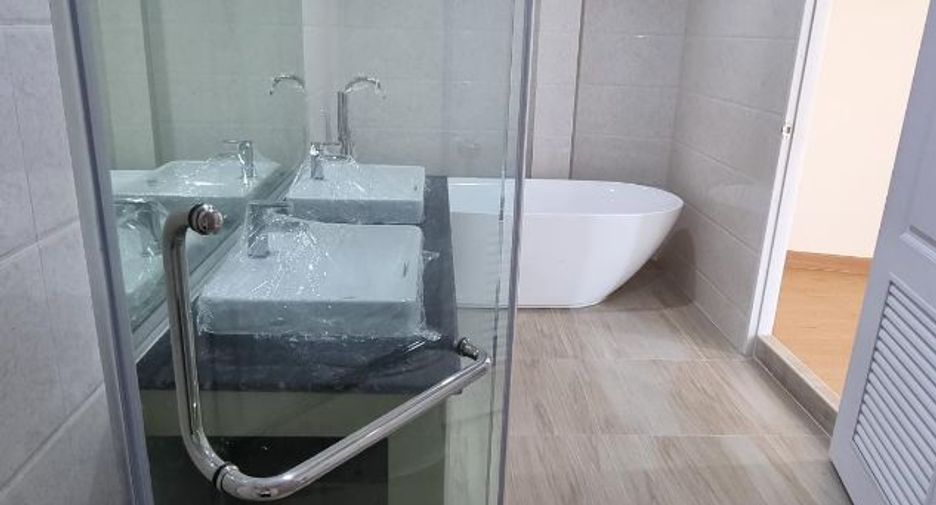 À vendre 5 chambres maison à Bang Phli, Samut Prakan