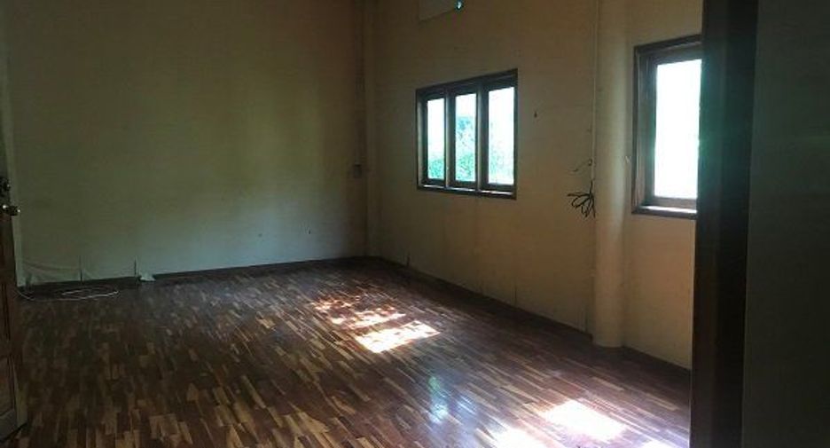 For sale 3 bed retail Space in Mueang Udon Thani, Udon Thani