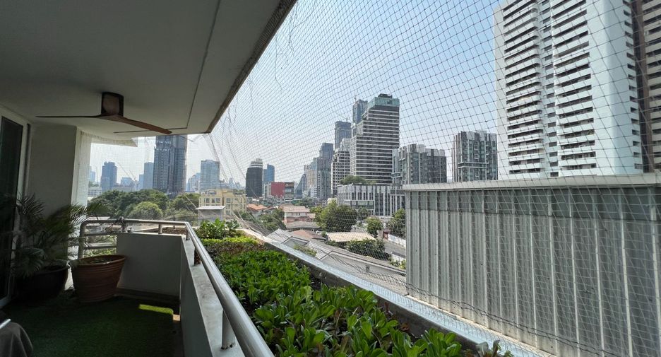À louer 3 chambres condo à Watthana, Bangkok
