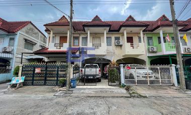 For sale 3 bed townhouse in Mueang Pathum Thani, Pathum Thani