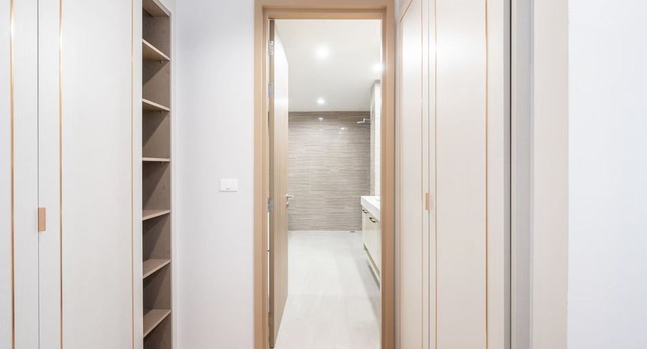 À louer 3 chambres appartement avec services à Sathon, Bangkok