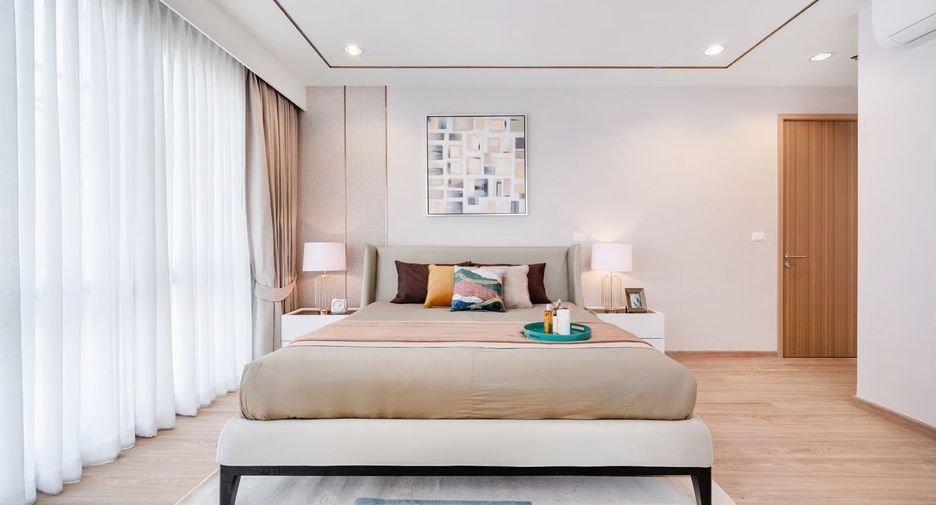 À louer 3 chambres appartement avec services à Sathon, Bangkok
