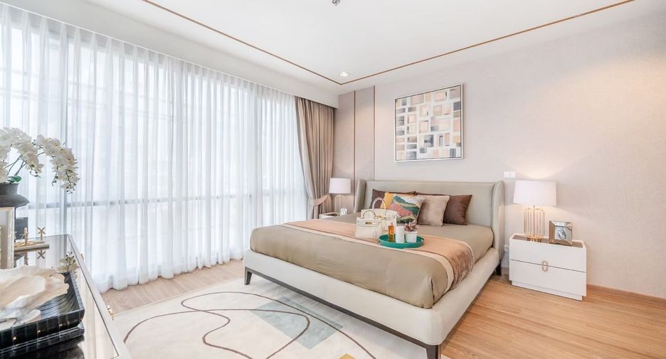 À louer 3 chambres appartement avec services à Sathon, Bangkok