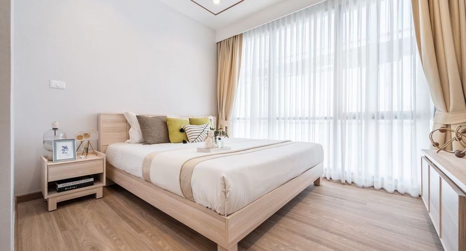 À louer 3 chambres appartement avec services à Sathon, Bangkok
