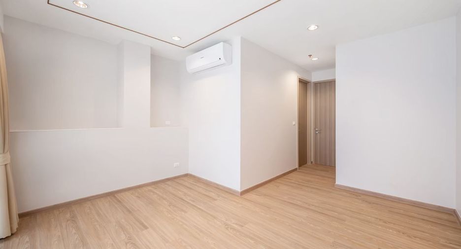 À louer 3 chambres appartement avec services à Sathon, Bangkok