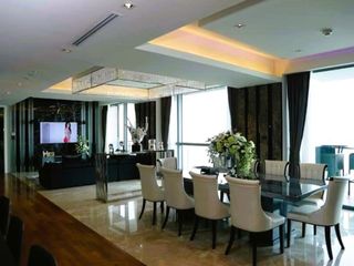 For sale 3 bed condo in Yan Nawa, Bangkok
