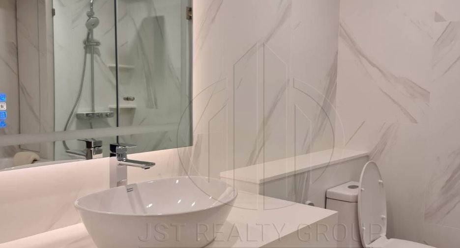 For rent 3 bedrooms condo in Khlong Toei, Bangkok