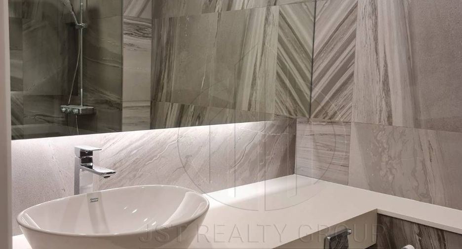 For rent 3 bedrooms condo in Khlong Toei, Bangkok