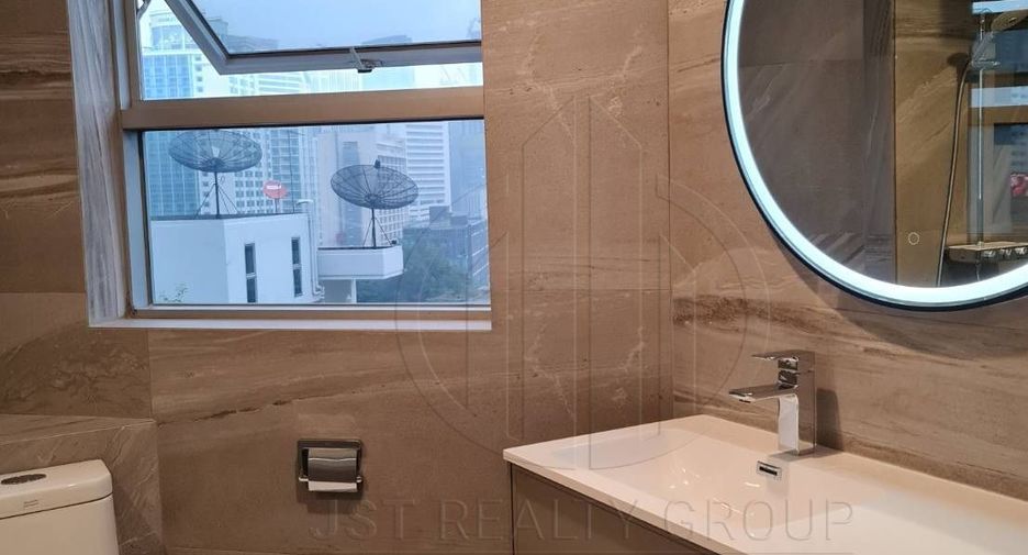 For rent 3 bedrooms condo in Khlong Toei, Bangkok